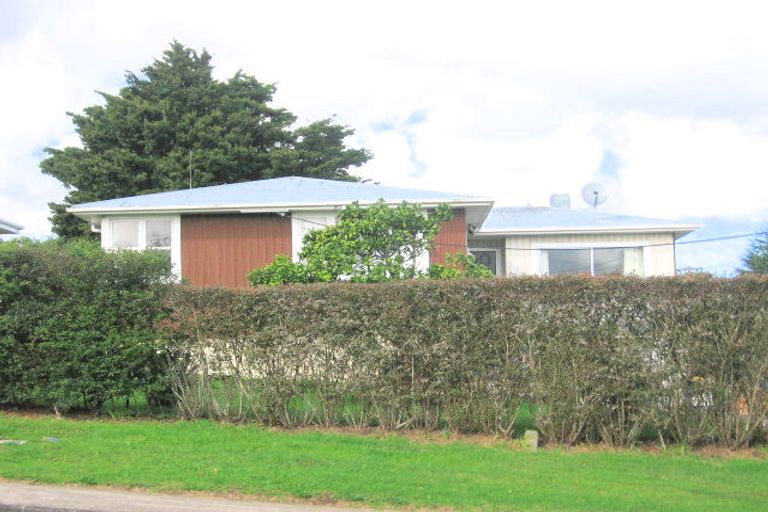 Photo of property in 15 Lavelle Road, Henderson, Auckland, 0612