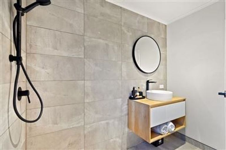 Photo of property in 11 Ranui Station Road, Ranui, Auckland, 0612