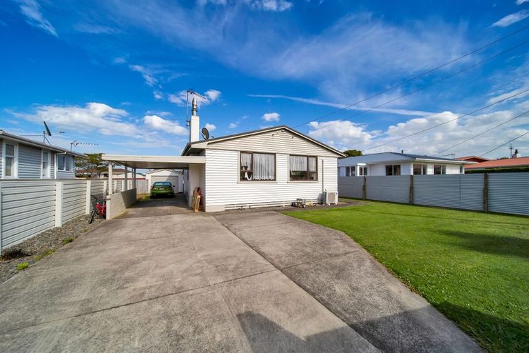 Photo of property in 13 Bone Crescent, Hawera, 4610
