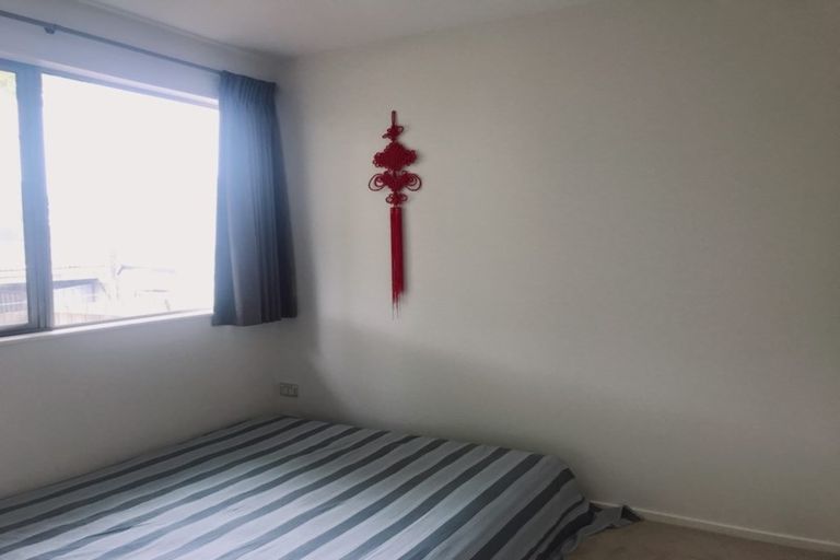 Photo of property in 13 Medina Place, Half Moon Bay, Auckland, 2012