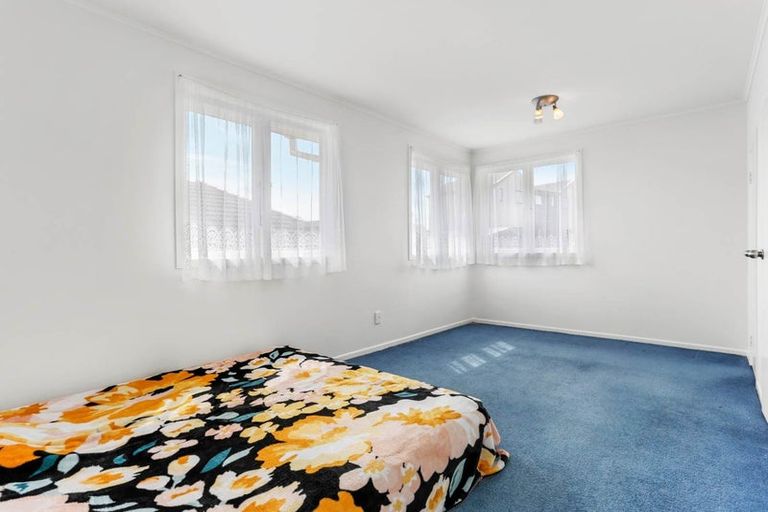 Photo of property in 10 Serjeant Street, Henderson, Auckland, 0612