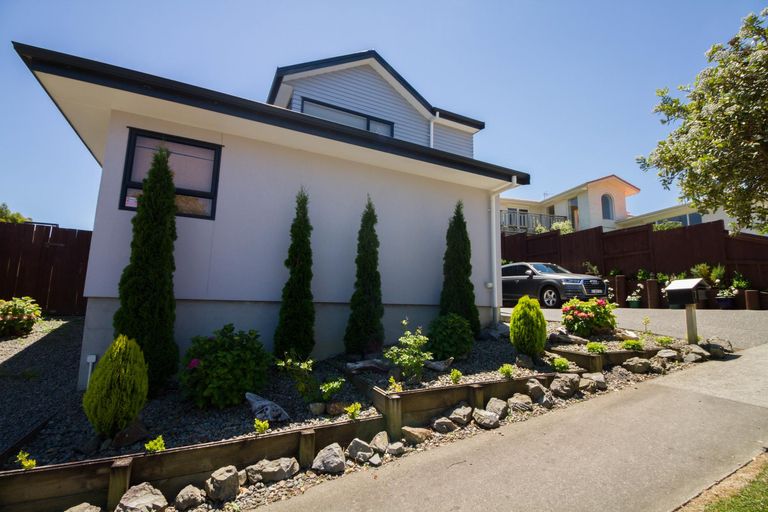 Photo of property in 7 Ruapehu Drive, Fitzherbert, Palmerston North, 4410