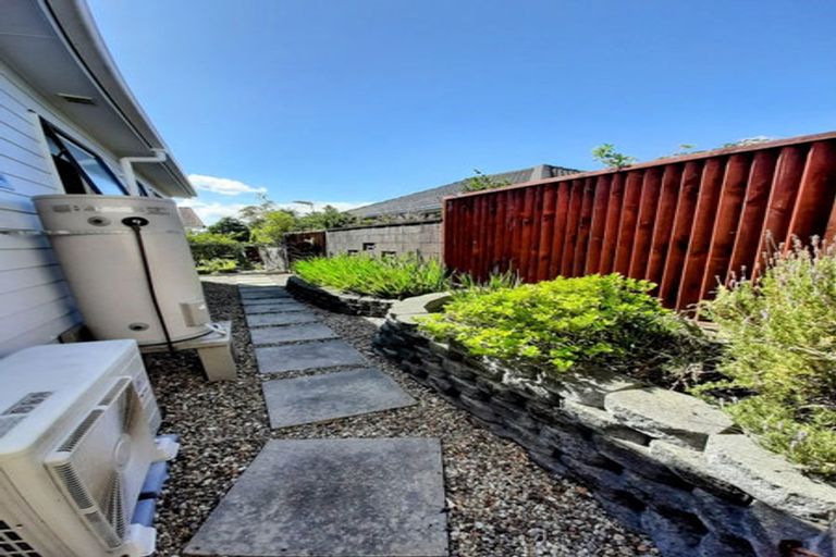 Photo of property in 39 Divich Avenue, Te Atatu South, Auckland, 0610