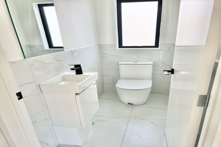 Photo of property in 2/5 Chevis Place, Pakuranga, Auckland, 2010