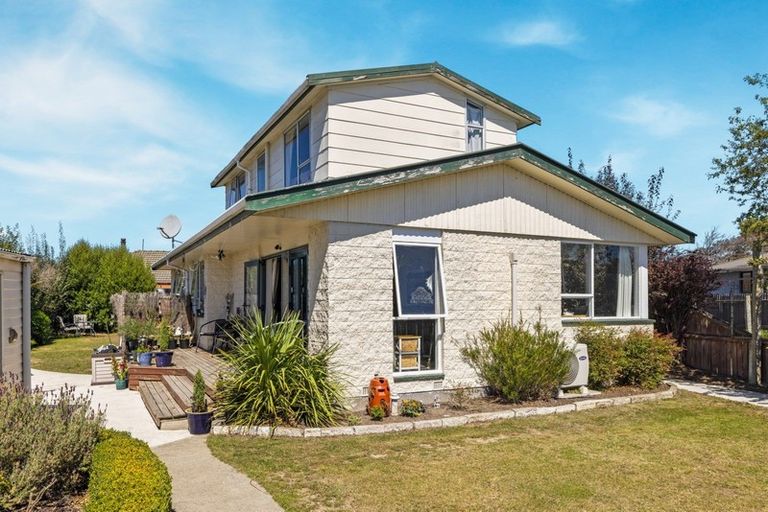 Photo of property in 9 Rosanna Place, Aranui, Christchurch, 8061