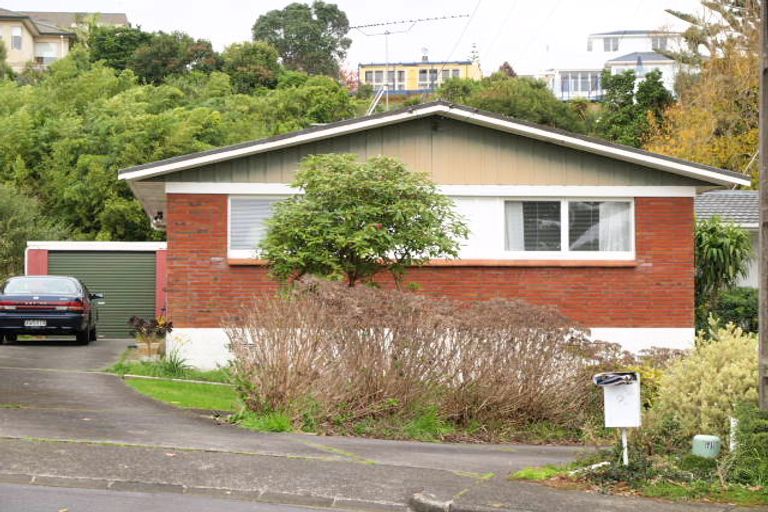 Photo of property in 2/8 Kelly Place, Cockle Bay, Auckland, 2014