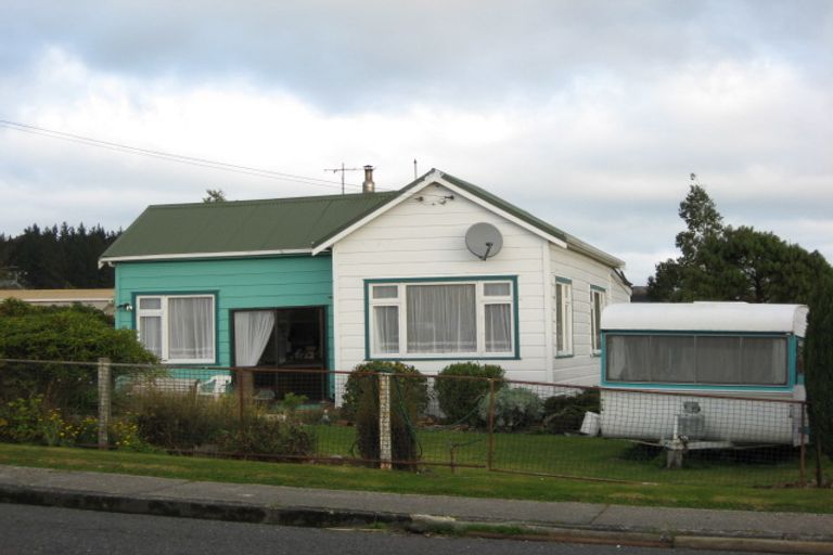 Photo of property in 28 Poole Street, Kaitangata, 9210