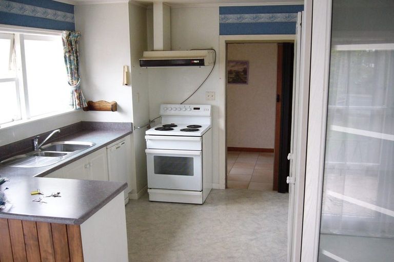 Photo of property in 123 Sunnyside Road, Sunnyvale, Auckland, 0612