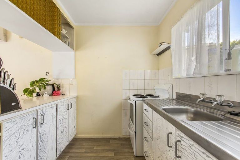 Photo of property in 5 Trengove Place, West Harbour, Auckland, 0618