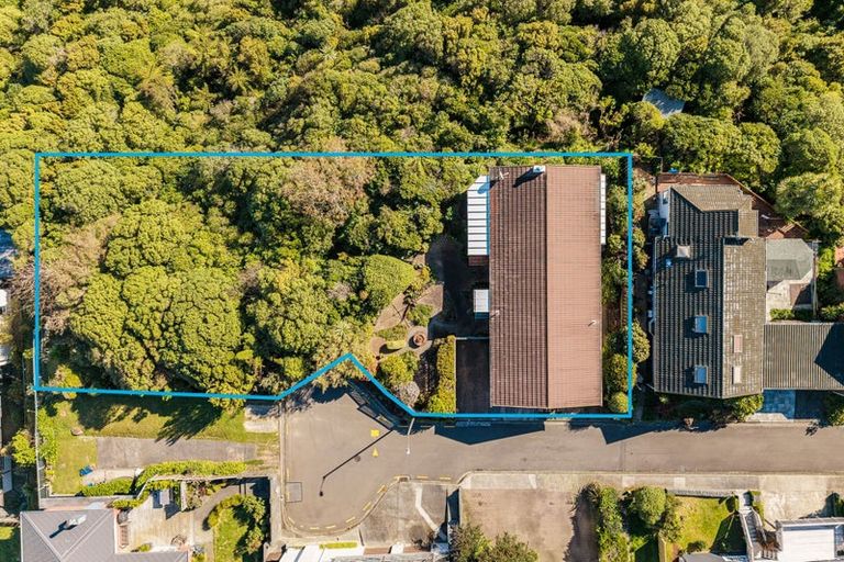 Photo of property in 22 Bushey Way, Maungaraki, Lower Hutt, 5010