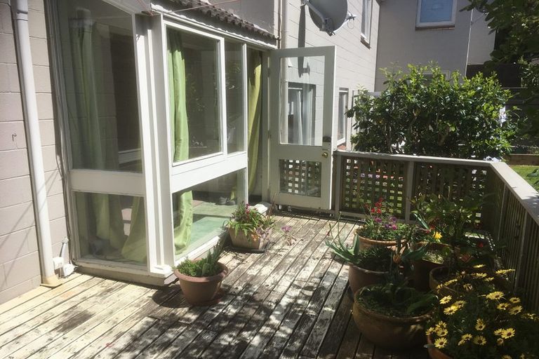 Photo of property in 12 Cottleville Terrace, Thorndon, Wellington, 6011