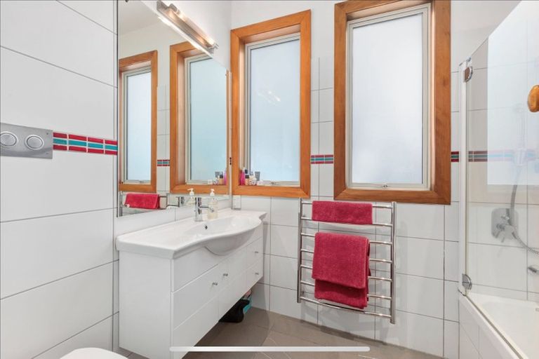 Photo of property in 7 Maire Street, Eastbourne, Lower Hutt, 5013