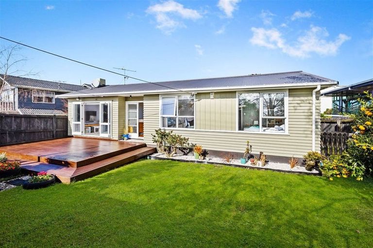 Photo of property in 45 Totara Road, Te Atatu Peninsula, Auckland, 0610