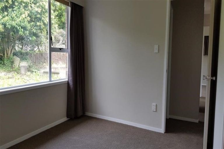 Photo of property in 2/4202a Great North Road, Glendene, Auckland, 0602