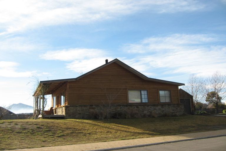 Photo of property in 8 Little Oak Common, Wanaka, 9305