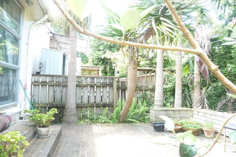 Photo of property in 2/28 Saxon Street, Waterview, Auckland, 1026