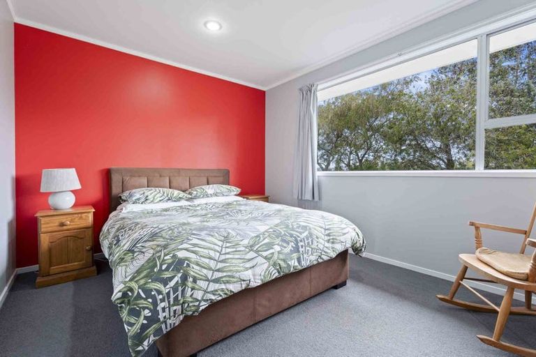 Photo of property in 48 Harmel Road, Glendene, Auckland, 0602