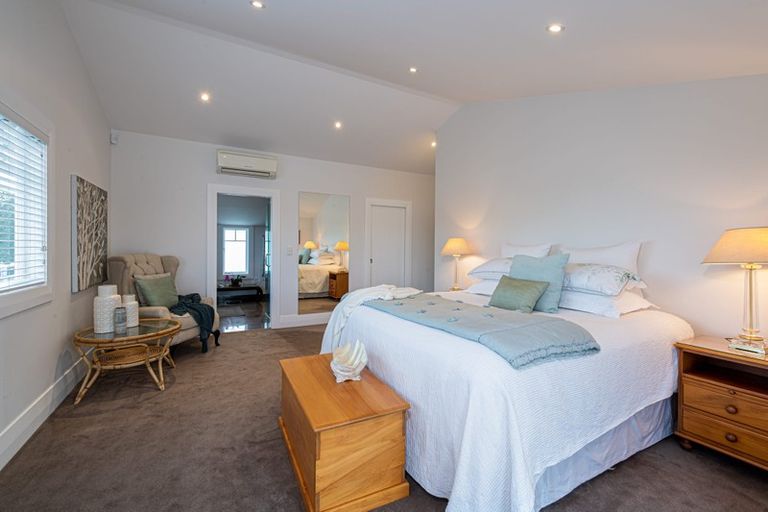 Photo of property in 13 Ocean View Road, Milford, Auckland, 0620