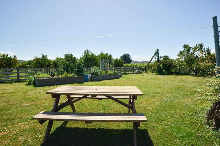 Photo of property in 17 Cemetery Road, Patutahi, Gisborne, 4072