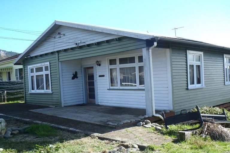 Photo of property in 10 Ward Street, Runanga, 7803