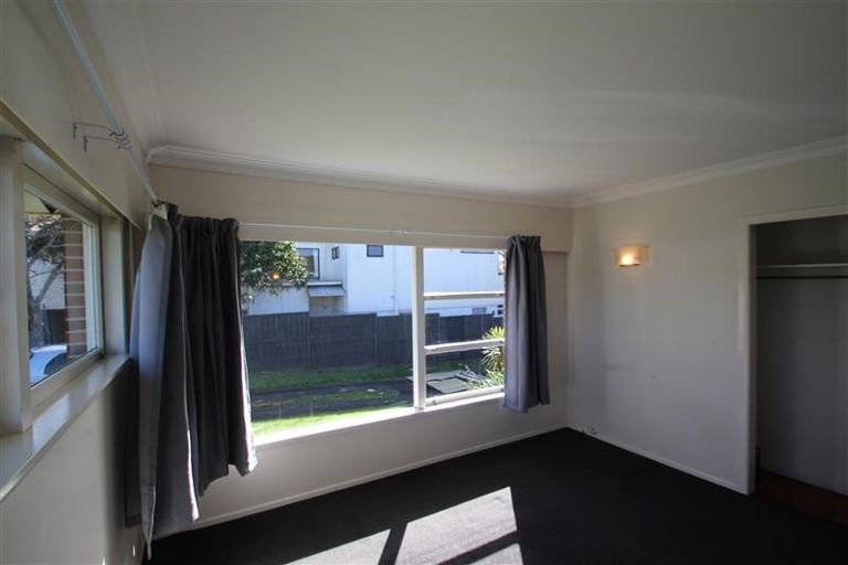 Photo of property in 78 Gladstone Road, Northcote, Auckland, 0627