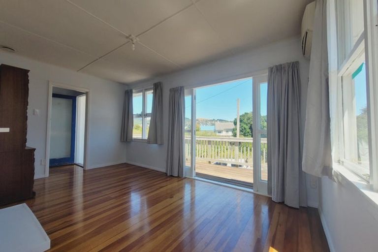 Photo of property in 55 Morere Street, Titahi Bay, Porirua, 5022