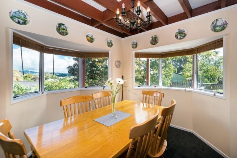 Photo of property in 18 Waari Avenue, Sunnyvale, Auckland, 0612