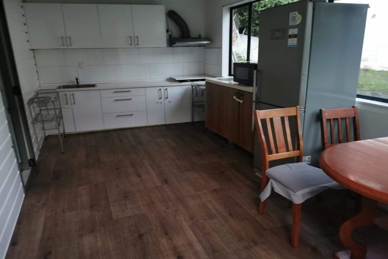 Photo of property in 1/66 Pupuke Road, Hillcrest, Auckland, 0627