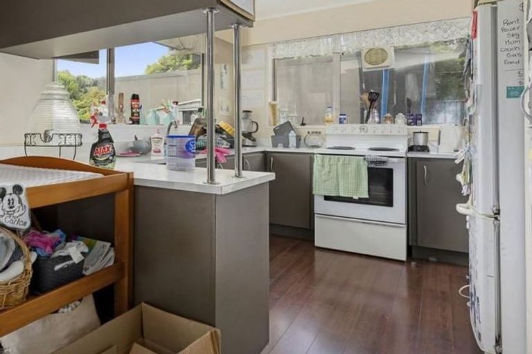 Photo of property in 2 Gemstone Drive, Birchville, Upper Hutt, 5018