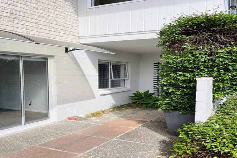 Photo of property in 1/12 Rugby Road, Birkenhead, Auckland, 0626