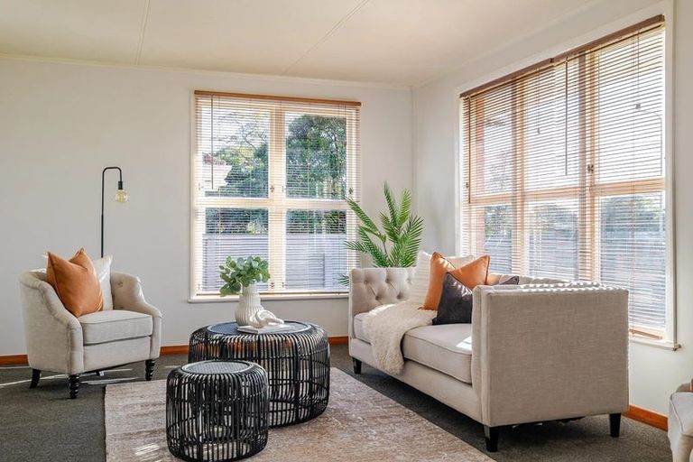 Photo of property in 27 Crewe Crescent, Hokowhitu, Palmerston North, 4410