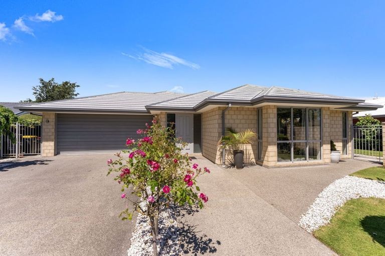 Photo of property in 40 Country Palms Drive, Halswell, Christchurch, 8025