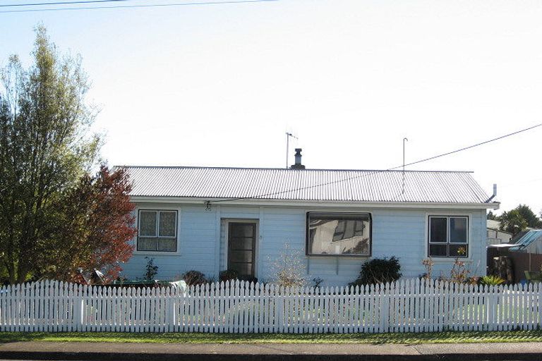 Photo of property in 8 Montgomery Street, Waipukurau, 4200