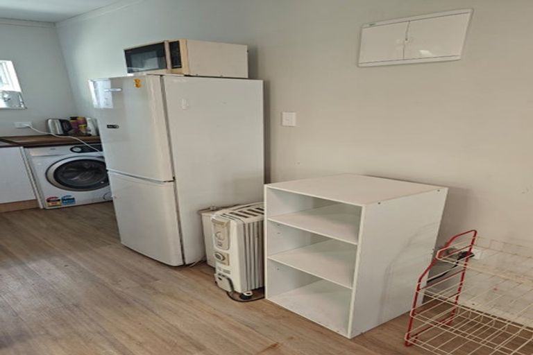 Photo of property in 50 Woodhouse Avenue, Karori, Wellington, 6012