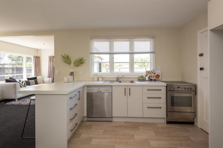 Photo of property in 240 Weston Road, Mairehau, Christchurch, 8052