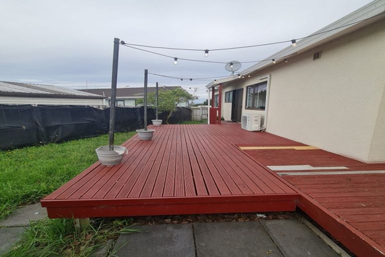 Photo of property in 2/21 Southview Place, Wattle Downs, Auckland, 2102