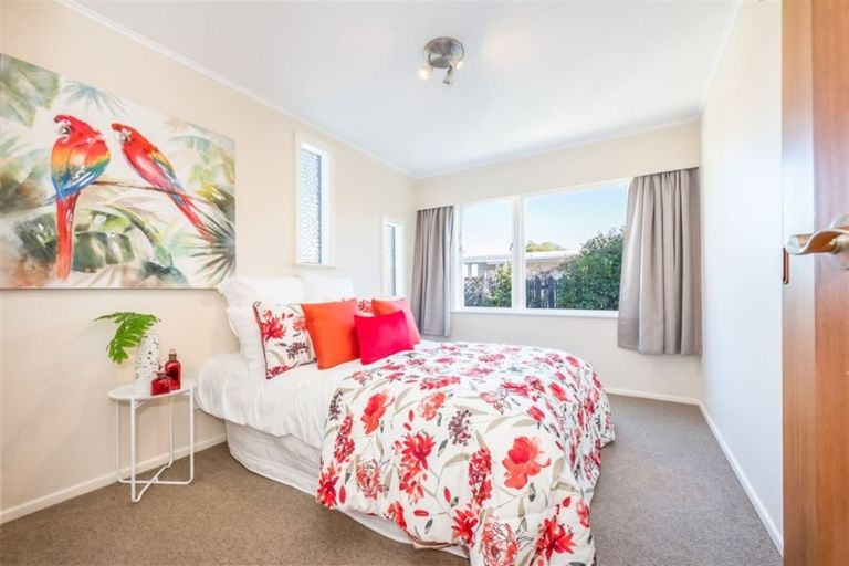 Photo of property in 1 Viscount Grove, Kelson, Lower Hutt, 5010