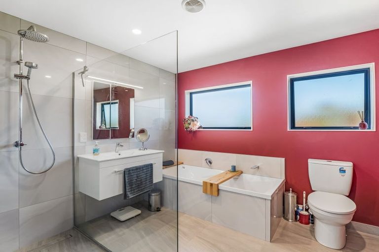 Photo of property in 32 Somerset Crescent, Highbury, Palmerston North, 4412