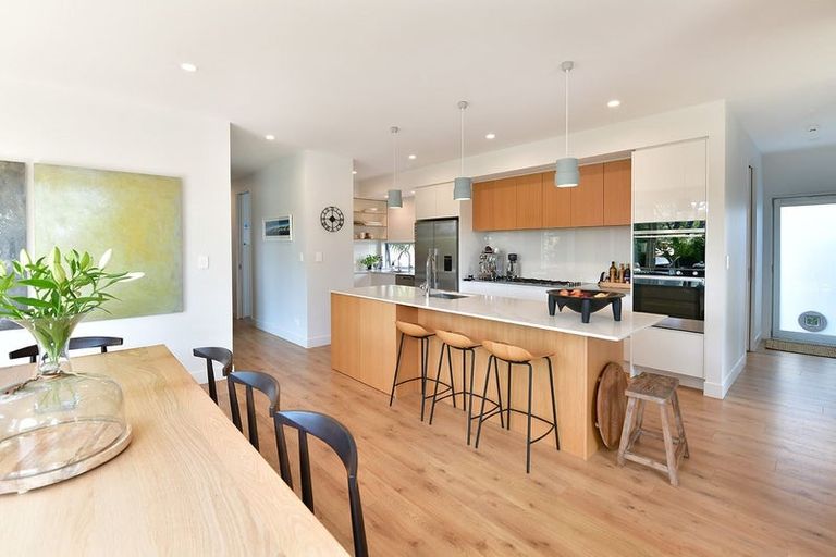 Photo of property in 52 Walton Street, Red Beach, 0932