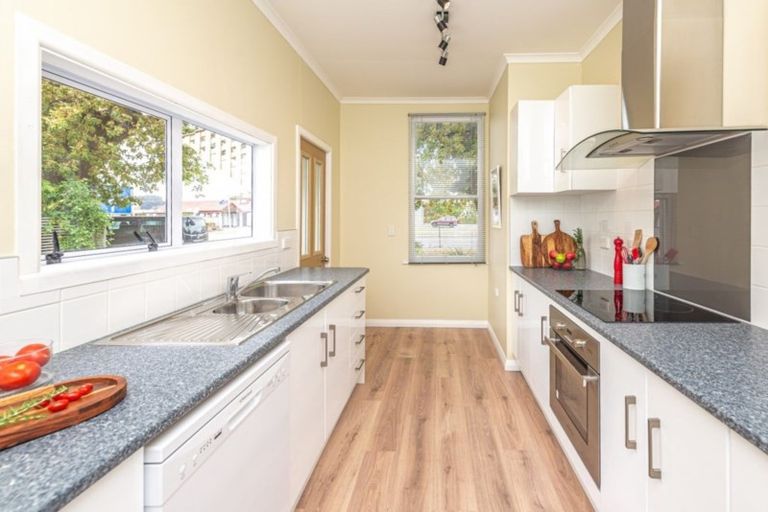 Photo of property in 14 Carlton Avenue, Gonville, Whanganui, 4501