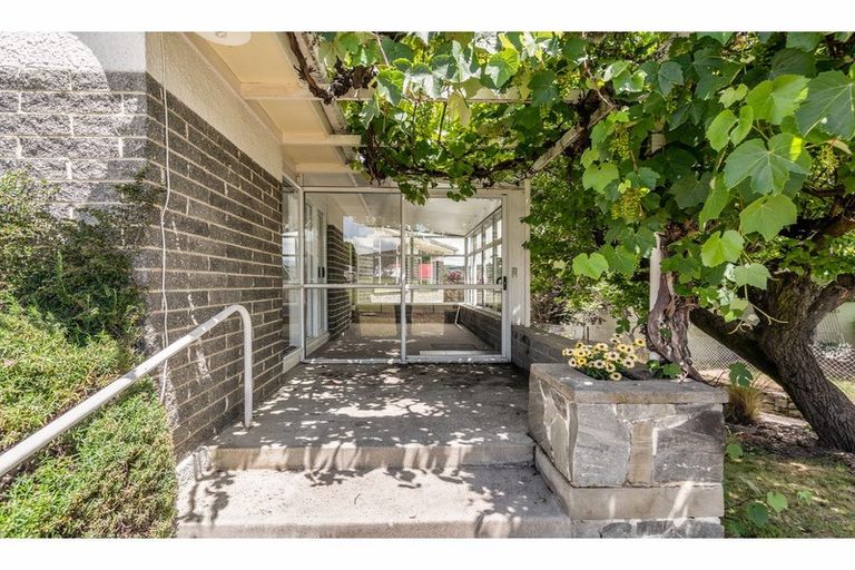 Photo of property in 10 Royal Terrace, Alexandra, 9320