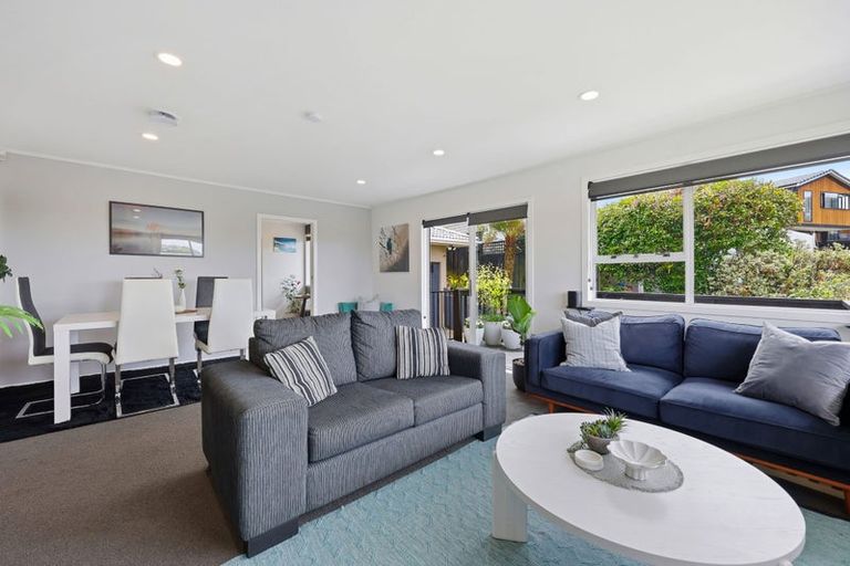 Photo of property in 16 Judkins Crescent, Cockle Bay, Auckland, 2014