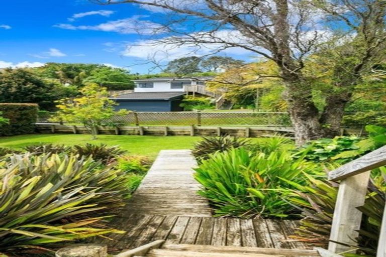 Photo of property in 72 Matipo Road, Mairangi Bay, Auckland, 0630