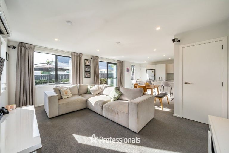 Photo of property in 393 Stokes Valley Road, Stokes Valley, Lower Hutt, 5019