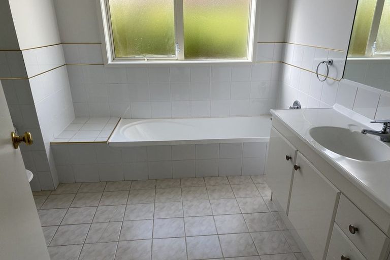 Photo of property in 2/78 Selwyn Crescent, Forrest Hill, Auckland, 0620