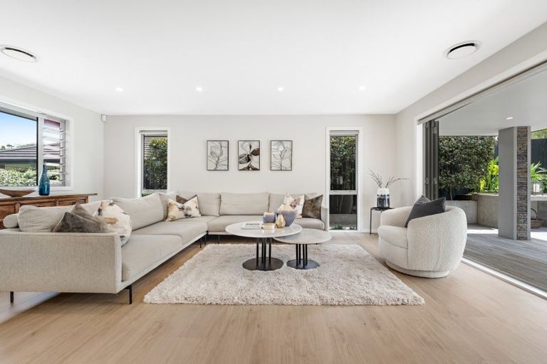 Photo of property in 100 Beach Road, Mellons Bay, Auckland, 2014