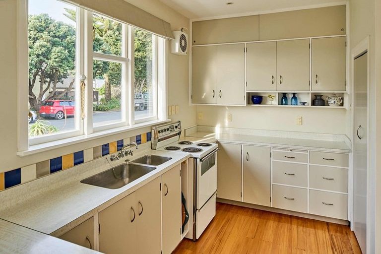 Photo of property in 1 Heketara Street, Eastbourne, Lower Hutt, 5013