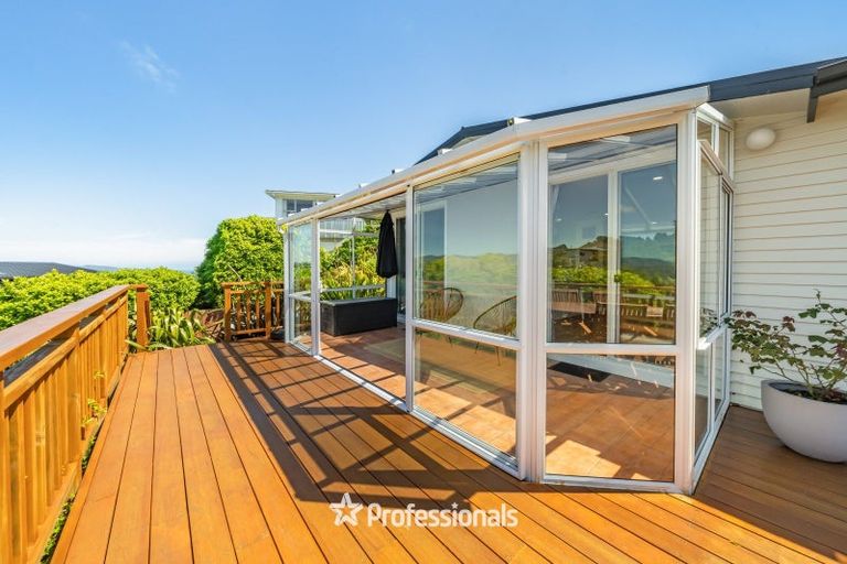 Photo of property in 127 Normandale Road, Normandale, Lower Hutt, 5010