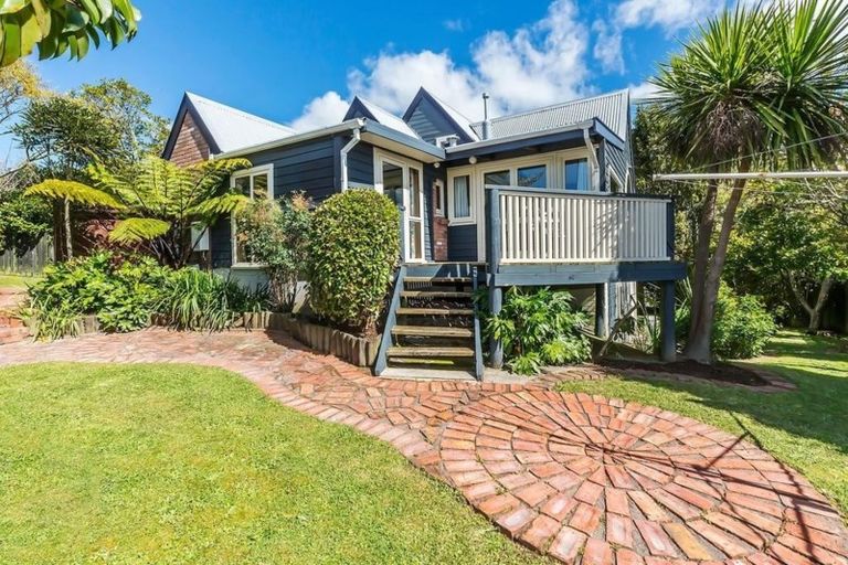 Photo of property in 5 Newnham Court, Tawa, Wellington, 5028