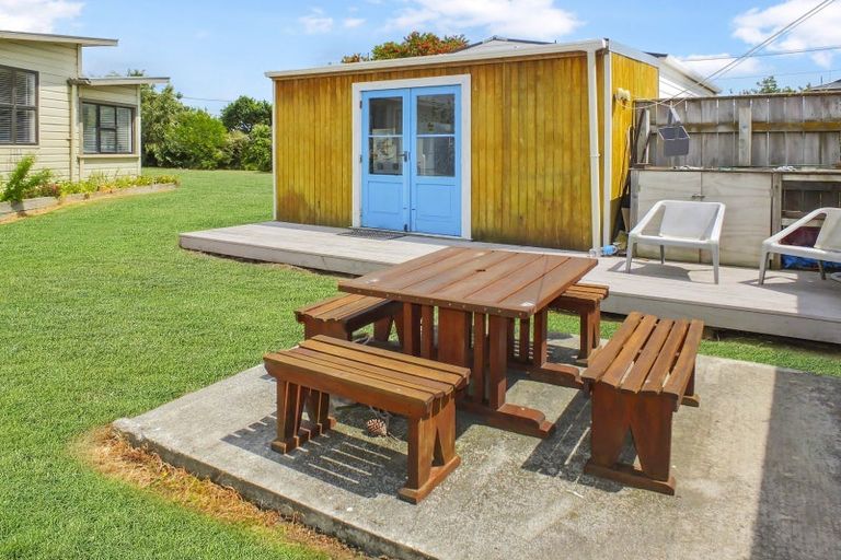 Photo of property in 31 Shortt Street, Foxton Beach, Foxton, 4815